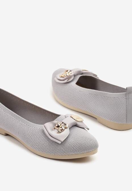 Szare Balerinki Ozdobione Metalicznymi Aplikacjami i Kokardą Bretella