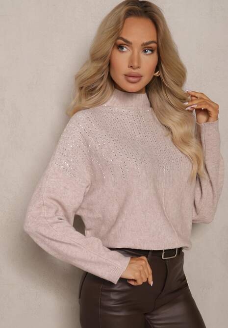 Ciemnobeżowy Golf o Kroju Oversize z Eleganckim Cyrkoniowym Zdobieniem przy Dekolcie Melirra