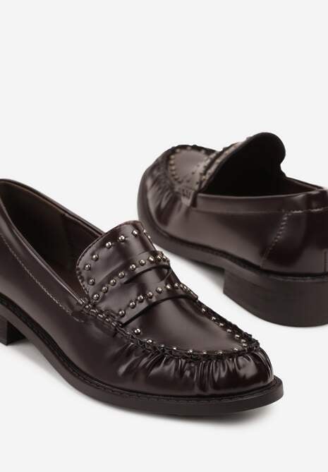 Brązowe Mokasyny z Marszczoną Cholewką i Ozdobnymi Nitami Tuleanna