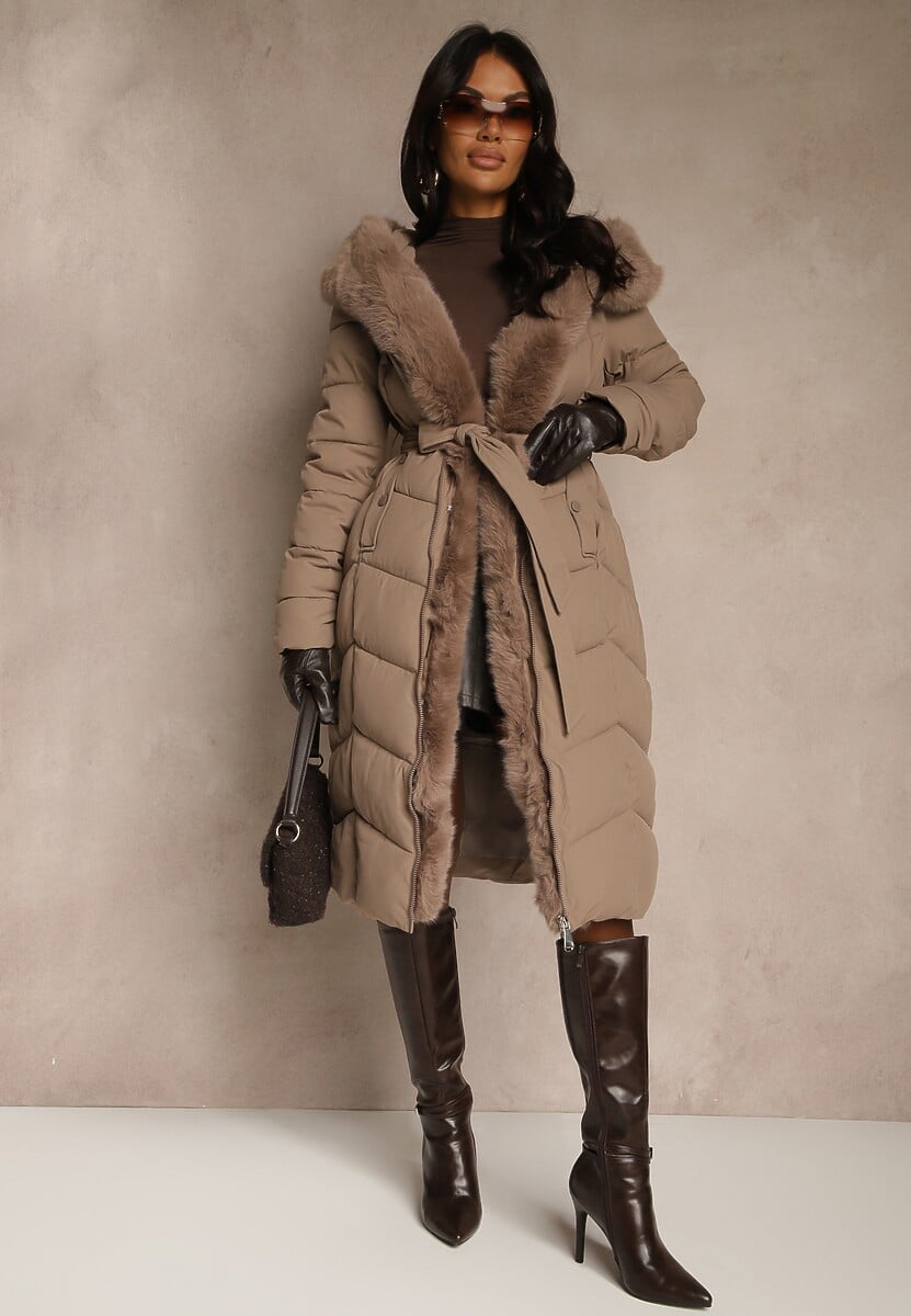 Ciemnobeżowa Kurtka z Pikowanymi Przeszyciami Futerkiem i Paskiem Serapella