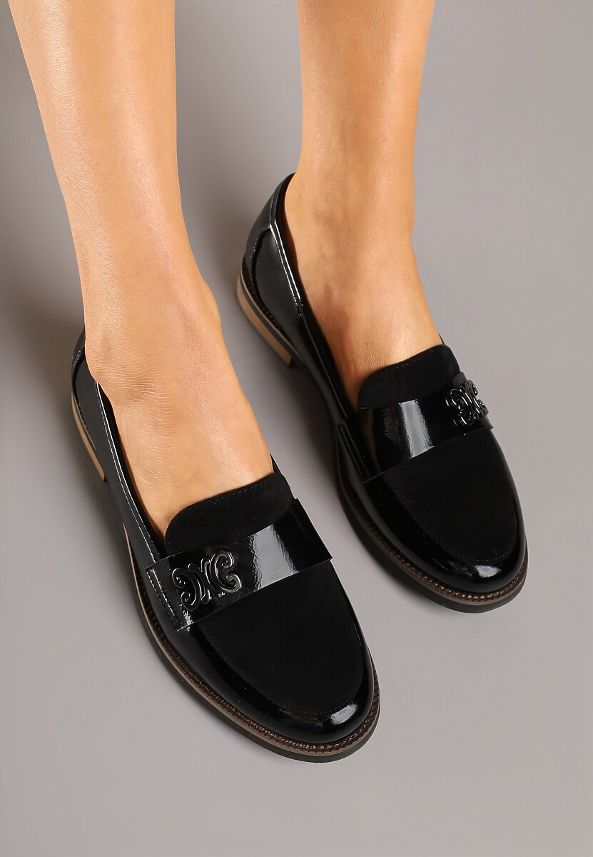 Czarne Mokasyny Lakierowane z Metaliczną Ozdobą Nilionis