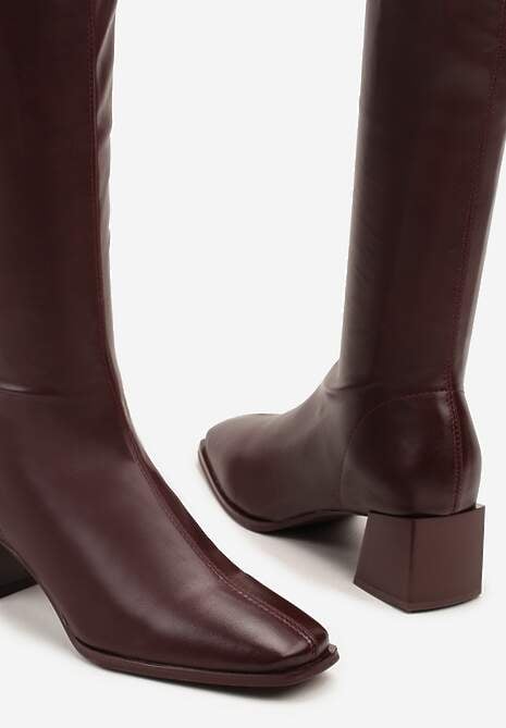 Bordowe Kozaki na Geometrycznym Słupku z Kwadratowym Noskiem Brikalona