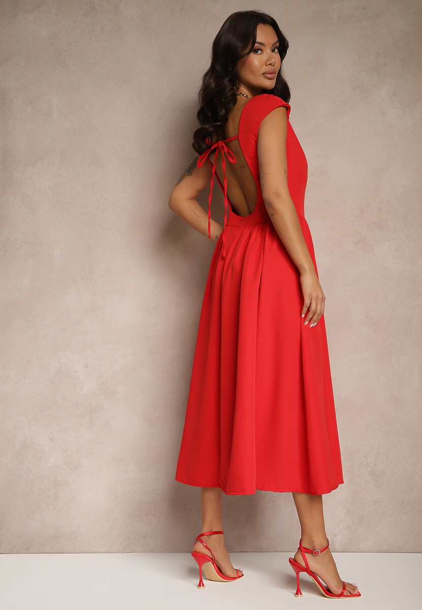 Czerwona Rozkloszowana Sukienka z Wiązaniem i Dekoltem w Kształcie Łódki Alanira