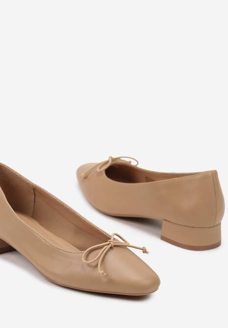 Brązowe Czółenka na Słupku z Kokardą w Klasycznym Stylu Veridria