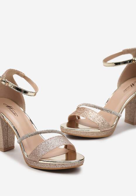 Złote Sandały na Obcasie Ozdobione Brokatowym Połyskiem i Cyrkoniami Sevana