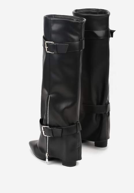 Czarne Kozaki na Słupku z Cholewką Imitującą Nogawkę ze Sprzączkami Unwedara