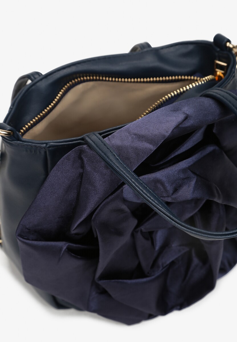 Niebieska Torebka z Rączką i Biżuteryjnym Paskiem oraz Kwiatową Aplikacją 3D Cetina