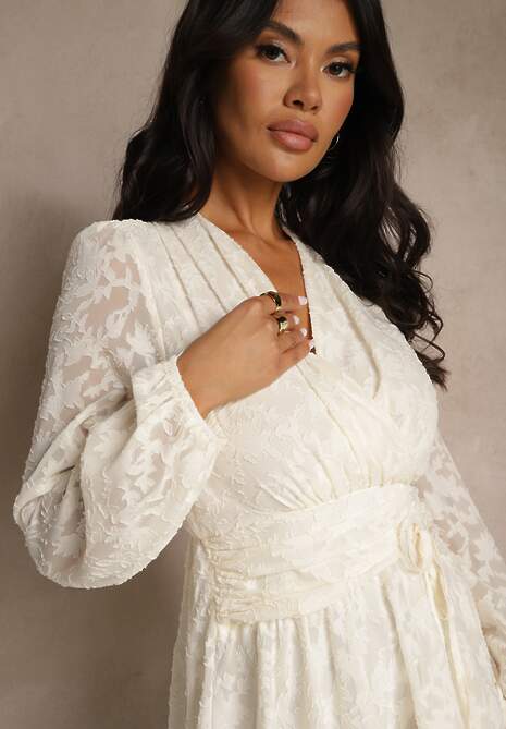 Jasnobeżowa Kopertowa Sukienka Rozkloszowana Mini z Tkaniny Plumeti Haetna