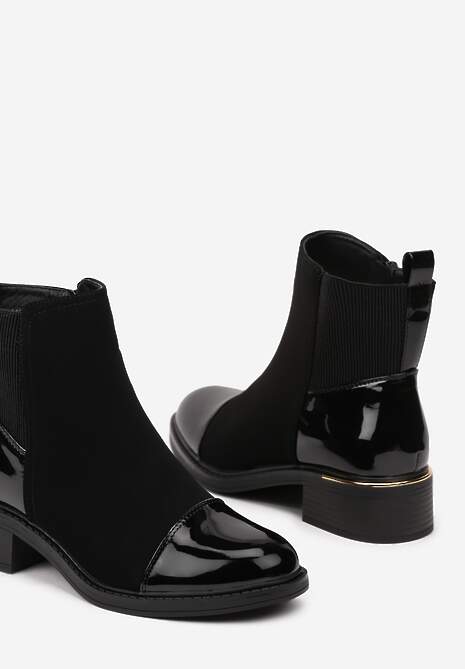 Czarne Botki Sztyblety na Słupku Ozdobione Lakierowanymi Wstawkami Sintinnira