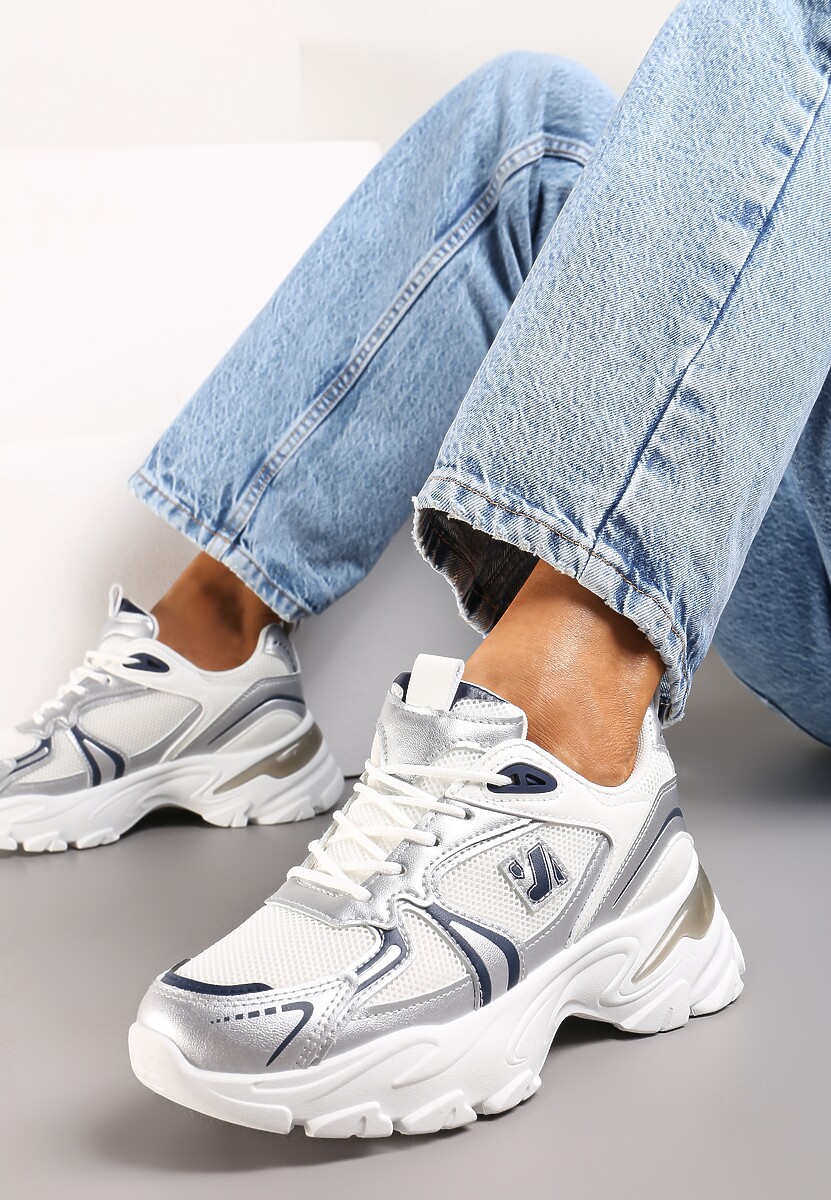 Białe Sznurowane Sneakersy z Siateczką i Wycięciami Solenare