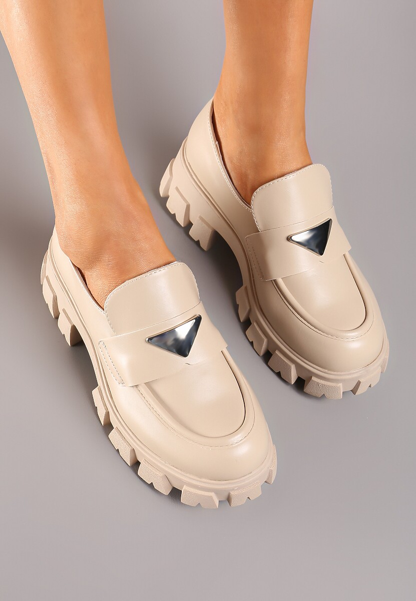 Beżowe Mokasyny na Platformie Ozdobione Metaliczną Aplikacją Arselena