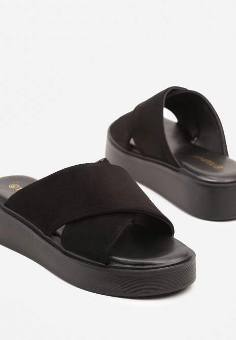 Czarne Klapki na Grubej Podeszwie Ozdobione Szerokimi Paskami Fellio