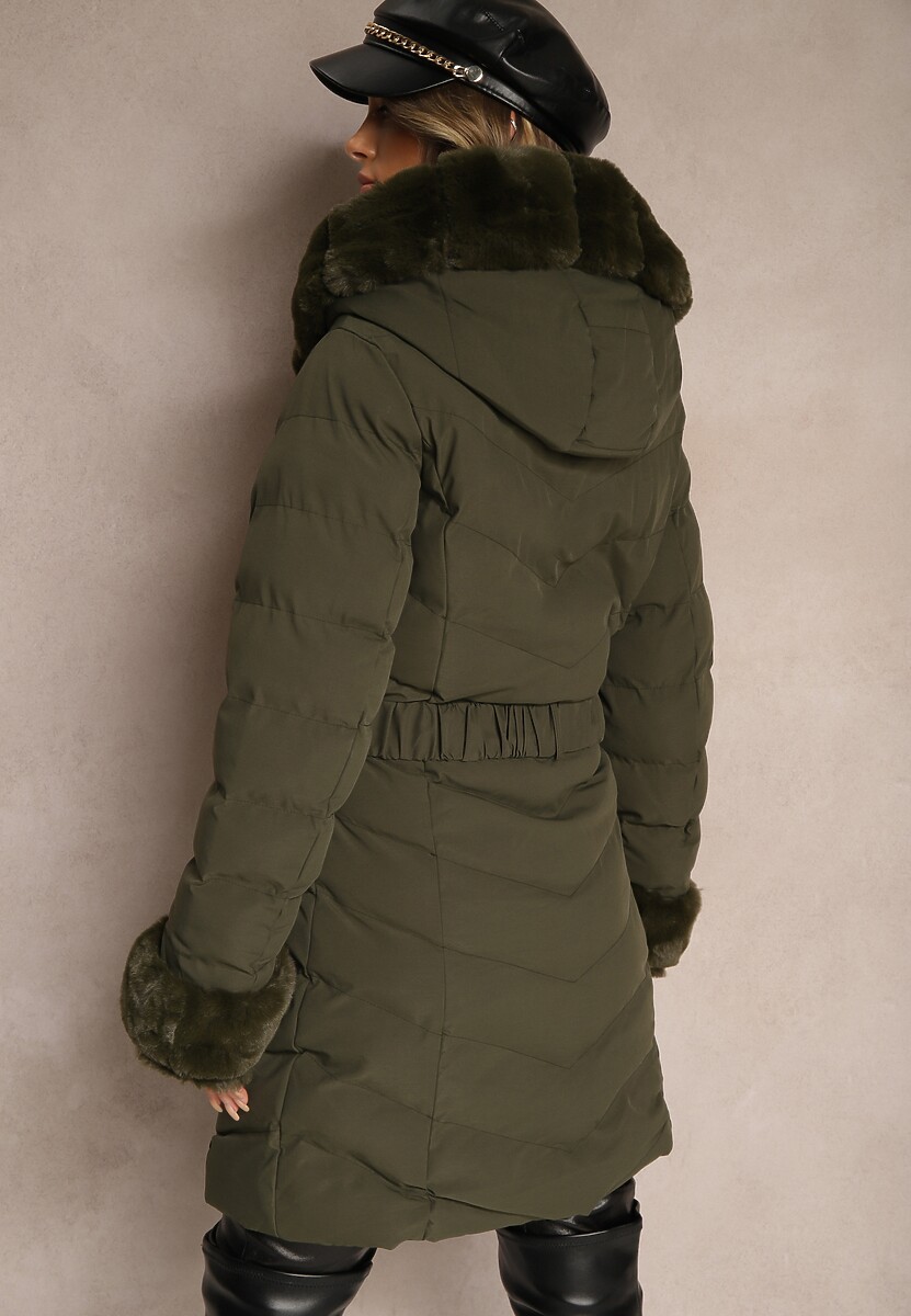 Ciemnozielona Kurtka z Pikowanymi Przeszyciami Mocno Ocieplana z Paskiem i Odpinanym Futerkiem Hedista