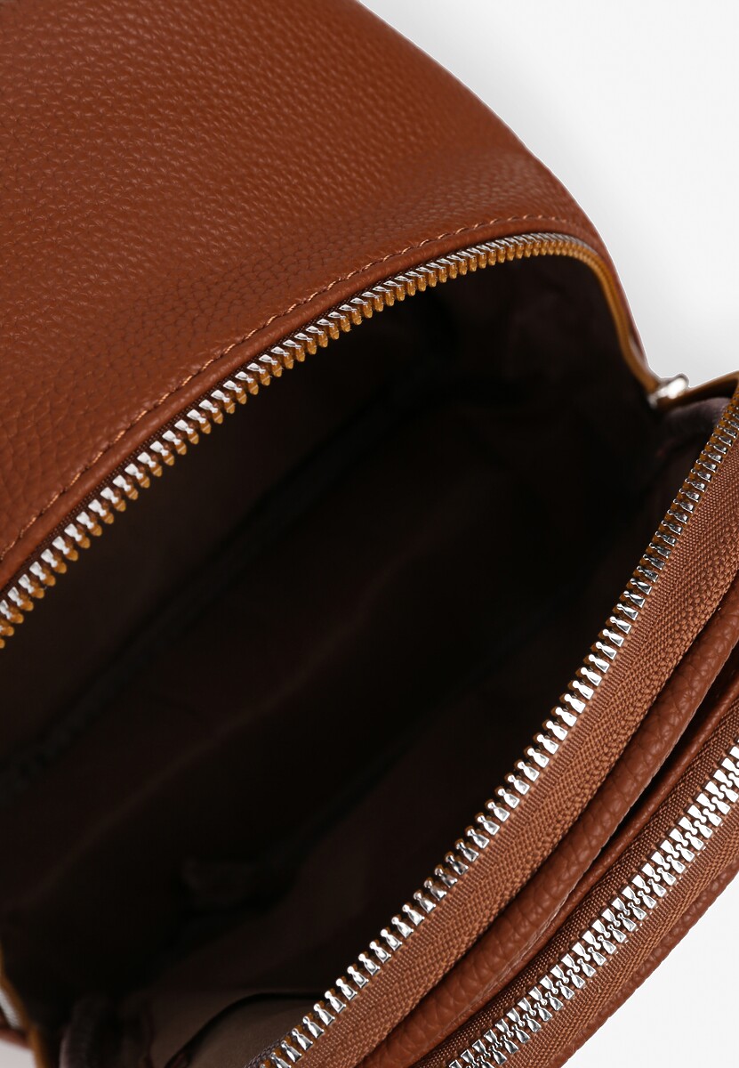 Brązowy Klasyczny Plecak Zdobiony Metalowym Detalem z Regulowanymi Szelkami Ravandelle