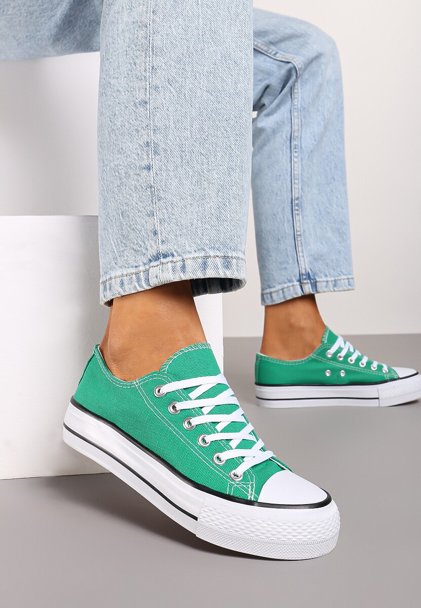 Białe Klasyczne Trampki Przed Kostkę Xarosa