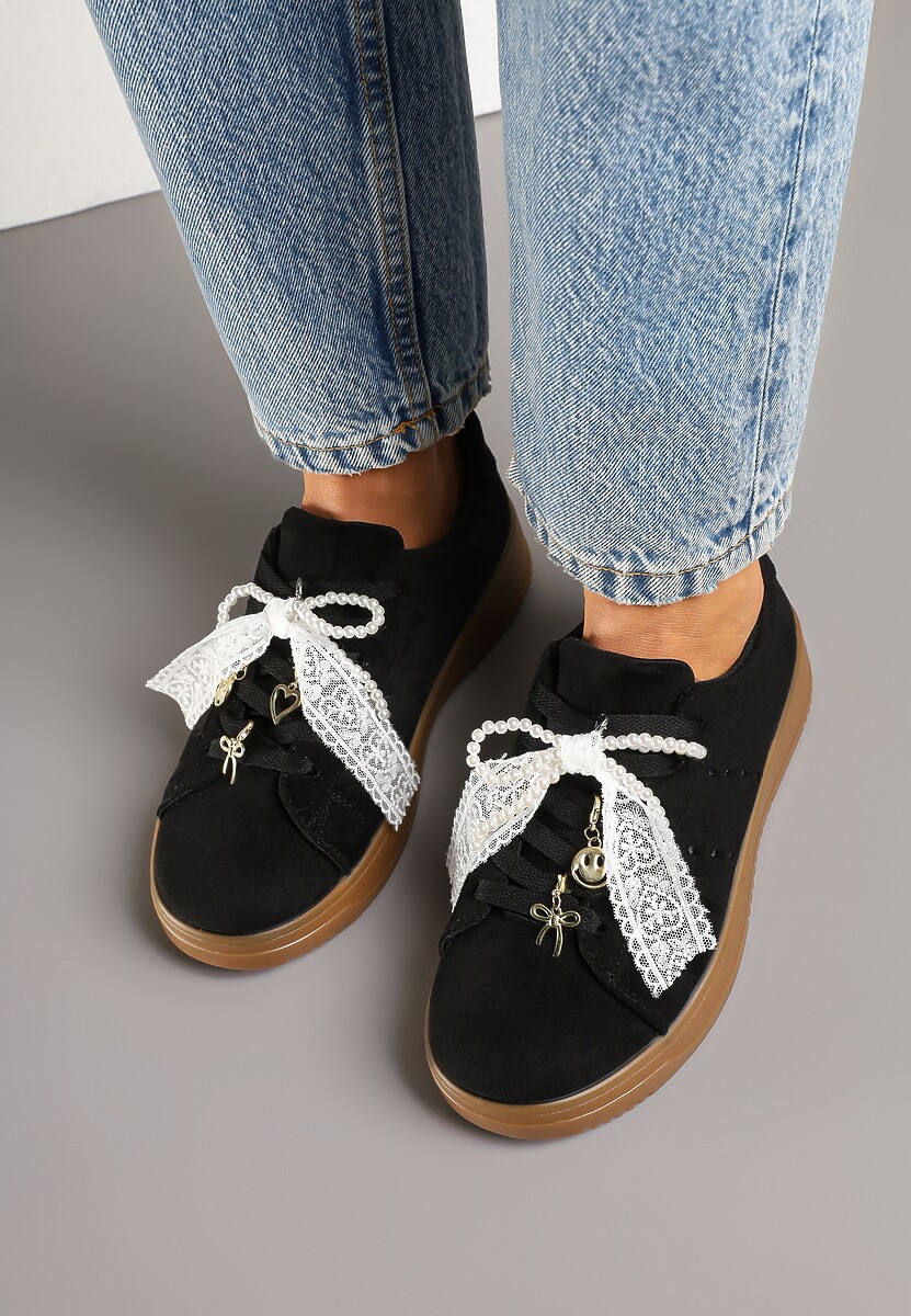 Czarne Sneakersy na Niskiej Platformie z Aplikacjami i Kokardkami Divienne