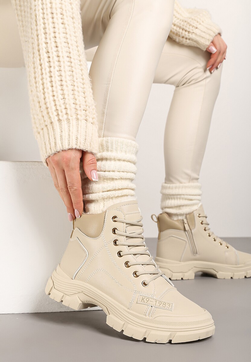 Beżowe Traperki na Grubej Podeszwie ze Żłobieniami Ocieplane Futrem Leannara