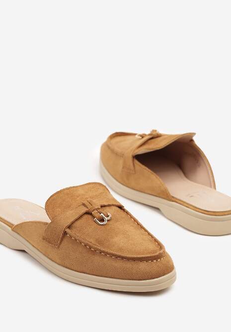Jasnobrązowe Klapki w Stylu Muli z Ozdobą i Przeszyciami Silfia