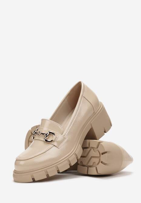 Beżowe Lakierowane Mokasyny z Klamerką na Niskim Słupku Cleopane