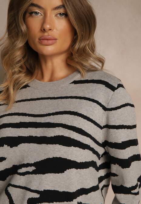 Szary Klasyczny Sweter w Zebrę Unarella