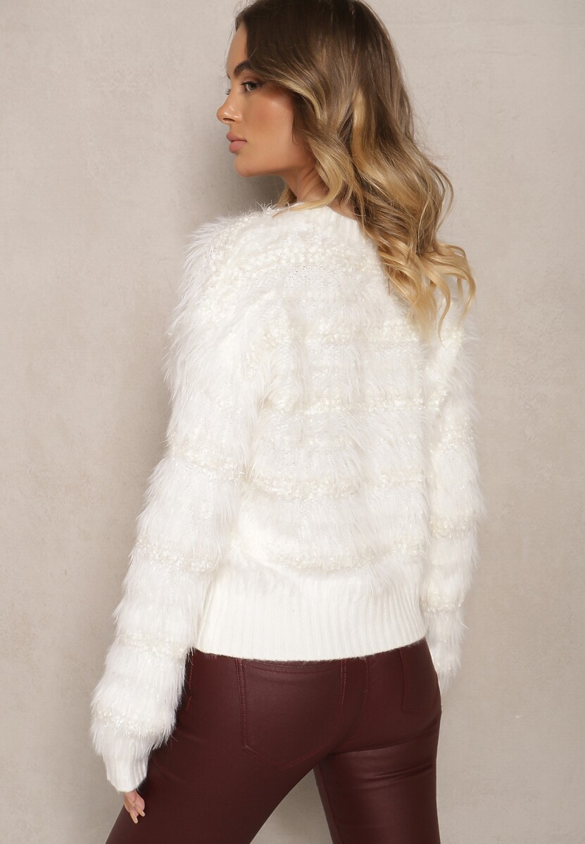 Biały Sweter z Wełną Ozdobiony Ściągaczami i Długim Włosiem Sialora