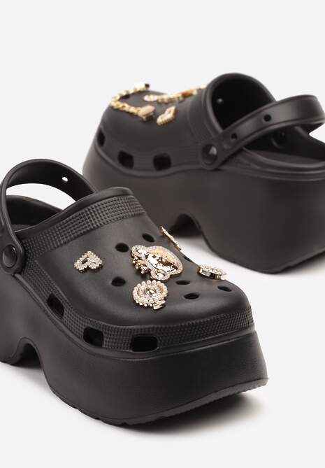 Czarne Piankowe Klapki na Grubej Podeszwie z Wycięciami i Aplikacjami Lilseki