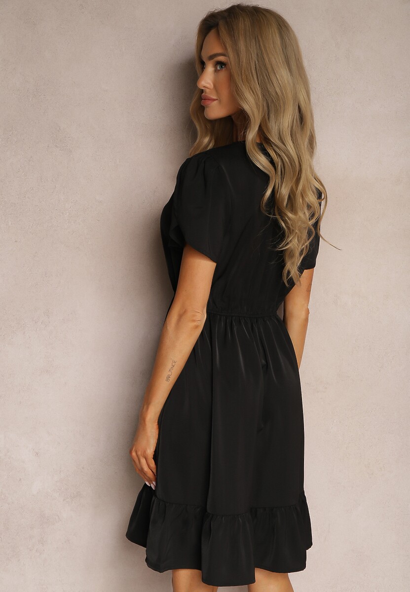 Czarna Sukienka z Gumką w Talii i Falbankami o Rozkloszowanym Fasonie Xelimia