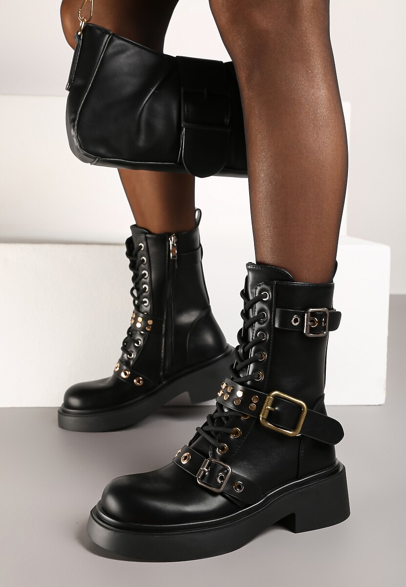 Czarne Botki Typu Workery z Cholewką Ozdobioną Paskami ze Sprzączkami Leamithra