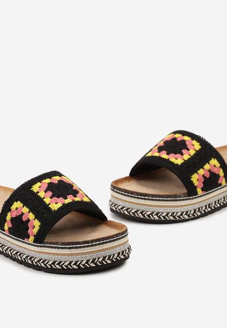 Czarne Klapki Ozdobione Metaliczną Nitką na Platformie Vabia