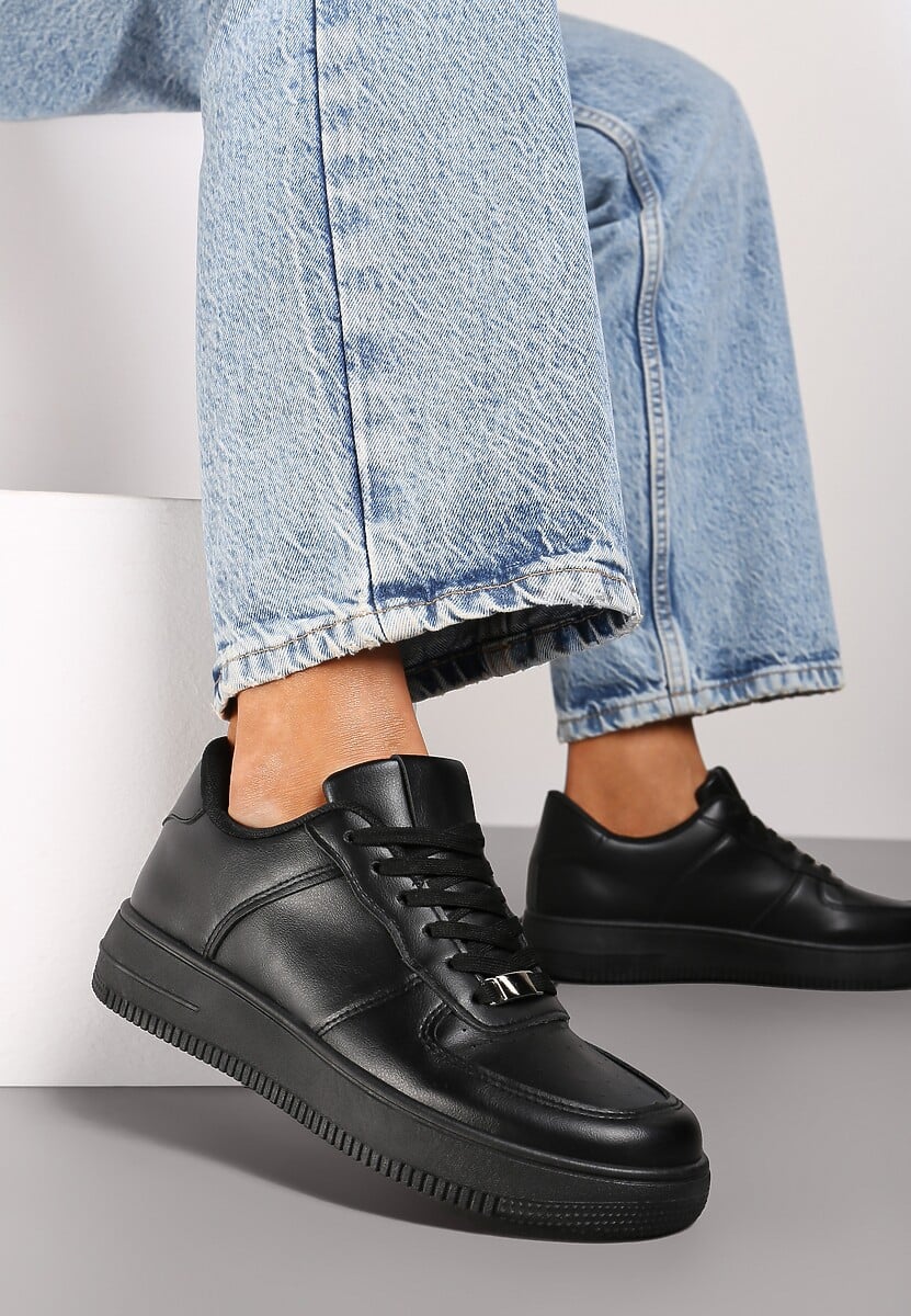 Czarne Sznurowane Sneakersy Ozdobione Perforacją Ellemisa