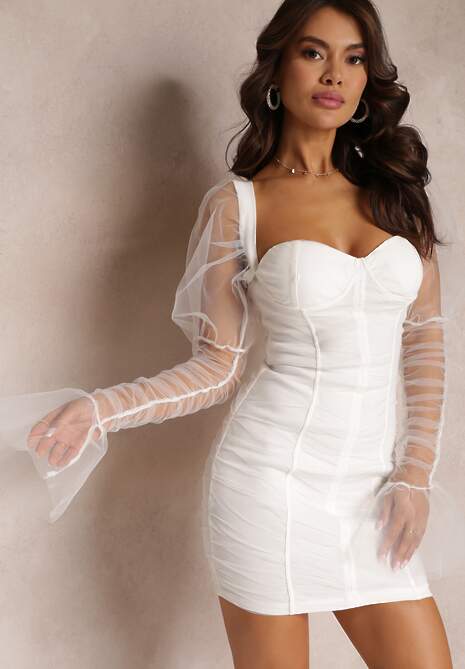 Biała Dopasowana Sukienka z Siateczki i Marszczeniem Myajane