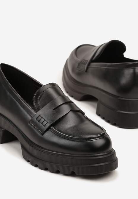 Czarne Mokasyny o Klasycznym Fasonie na Podeszwie ze Żłobieniami Grelena