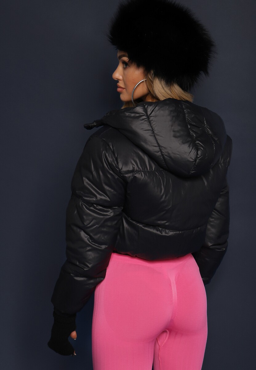 Czarna Pikowana Kurtka z Nieodpinanym Kapturem o Krótkim Kroju Tinneira