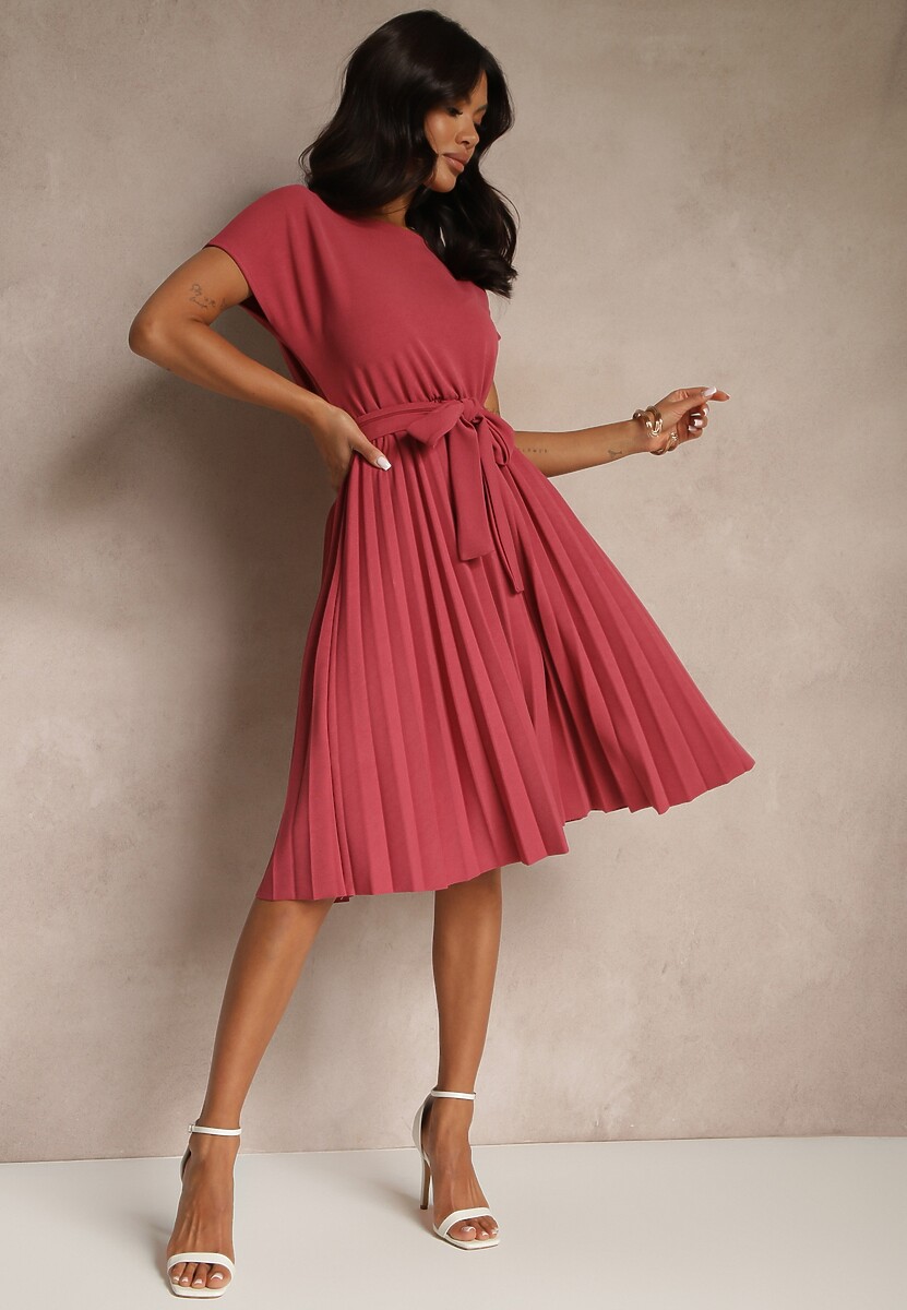 Różowa Sukienka Koktajlowa z Gumką w Pasie i Krótkim Rękawem z Materiałowym Paskiem Zevia