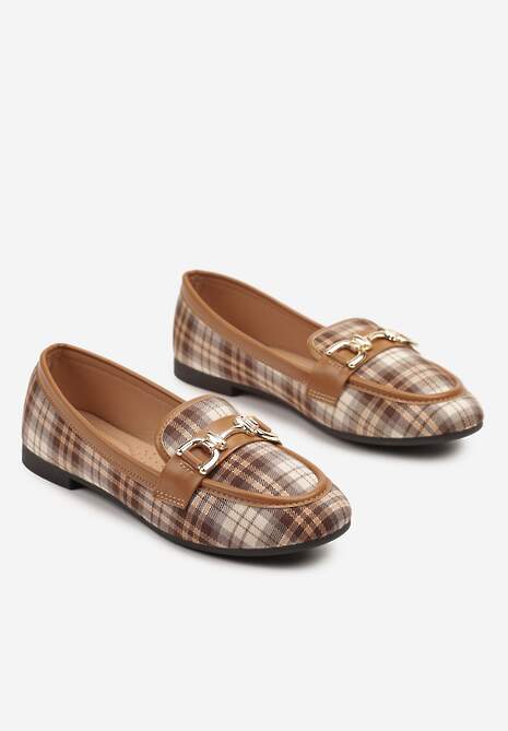 Brązowe Mokasyny Zdobione Elegancką Aplikacją Korlia