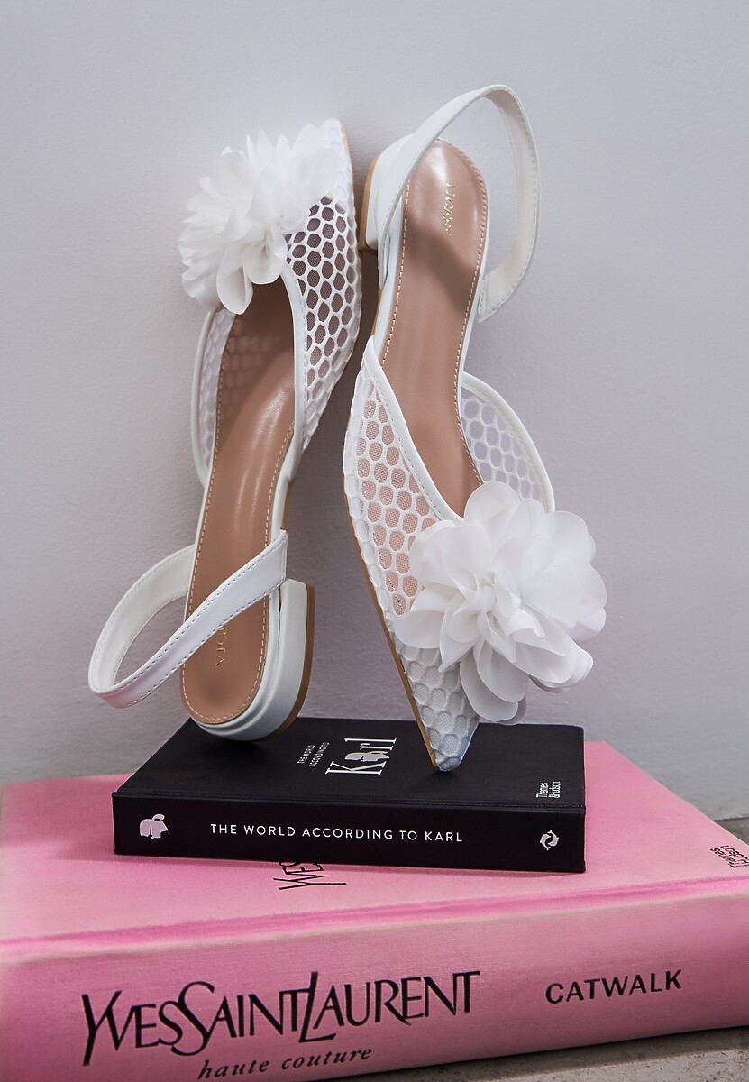 Czarne Sandały Vices Slingback z Siateczkową Cholewką Ozdobione Kwiatem 3D Lilivora