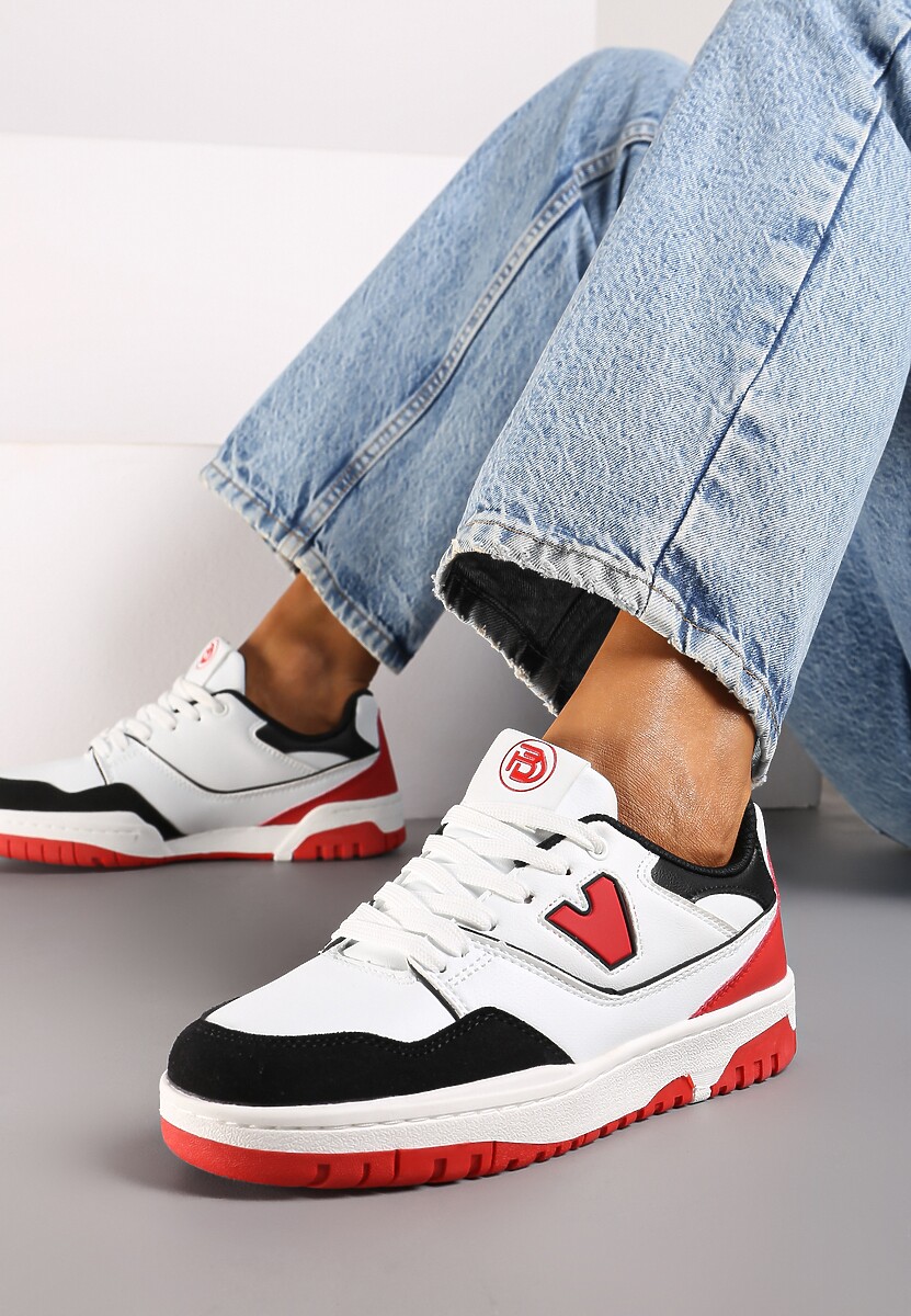 Biało-Granatowe Sneakersy Sznurowane z Aplikacją na Boku i Przeszyciami Irilian