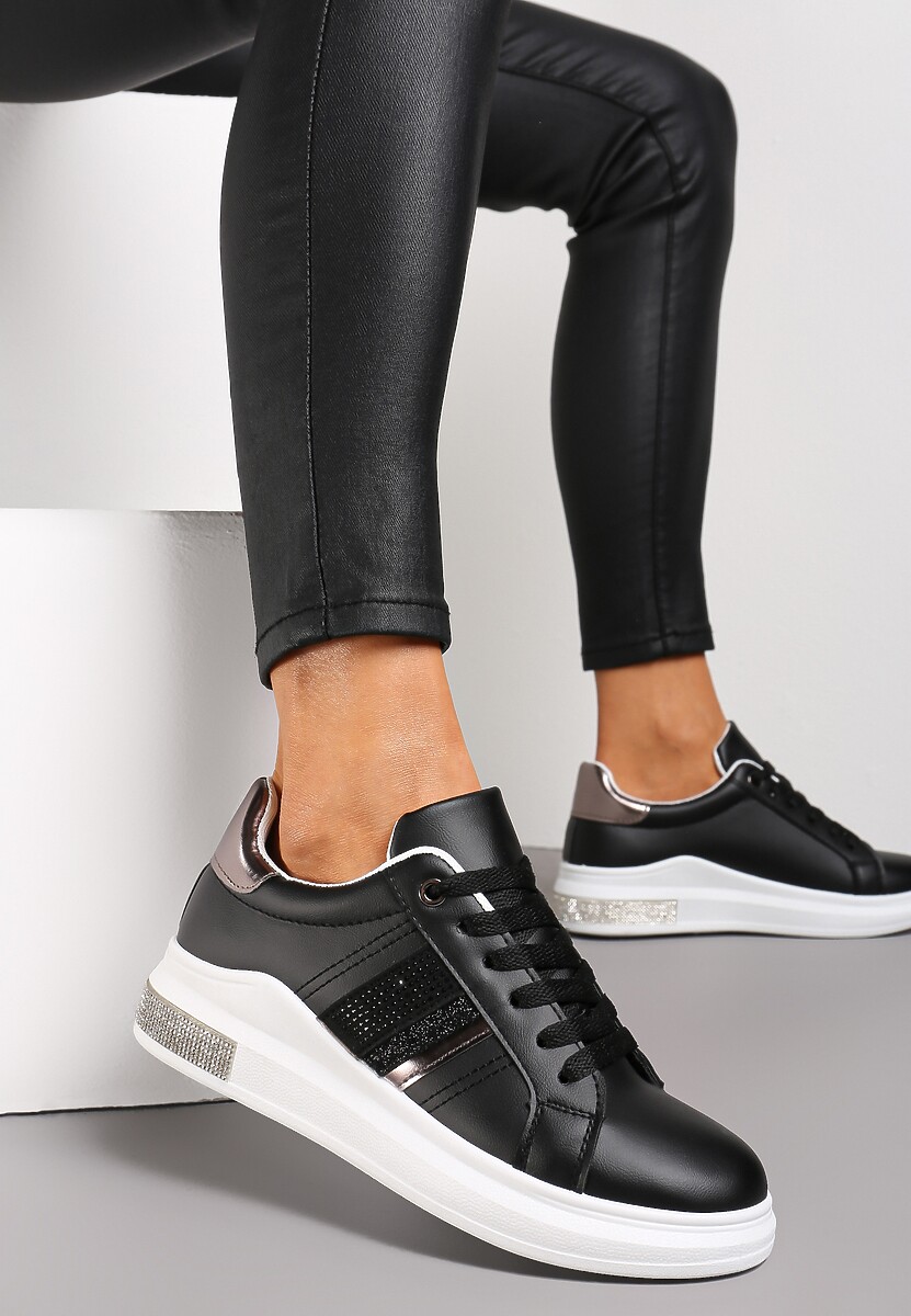 Czarne Sneakersy z Imitacji Skóry z Metalicznym Akcentem i Cyrkoniami Evadine