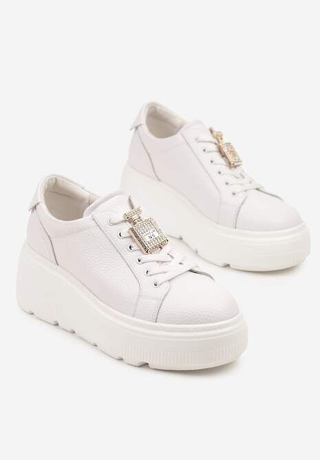 Białe Sneakersy na Platformie ze Skóry Naturalnej z Metaliczną Aplikacją Falandria