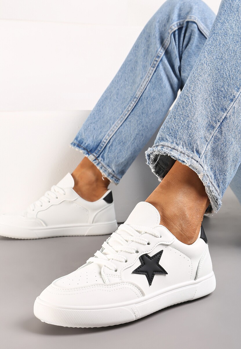 Białe Sneakersy z Perforacją na Nosku Ozdobione Gwiazdką Hipatia