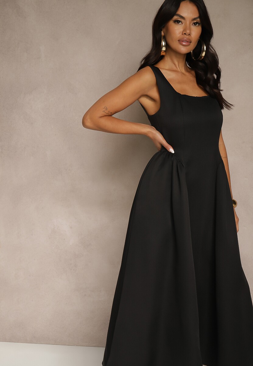 Czarna Sukienka o Rozkloszowanym Kroju na Szerokich Ramiączkach Retelina