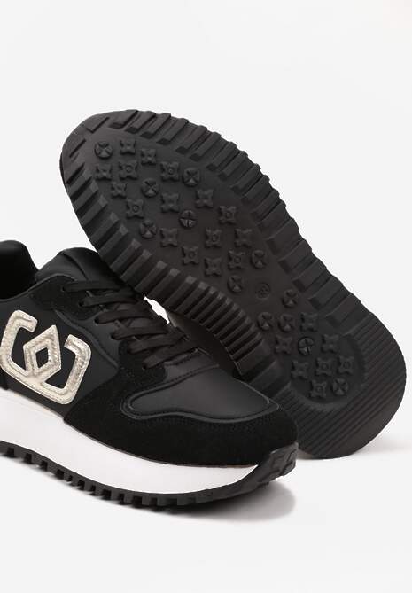 Czarne Sneakersy na Niskiej Platformie Zdobione Aplikacją Alimrela