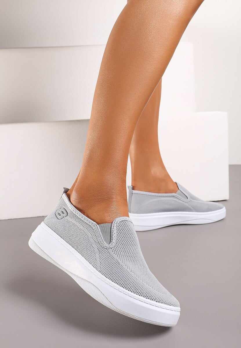 Czarne Tenisówki na Platformie bez Zapięcia Ozdobione z Przodu Perforacją Prinesa