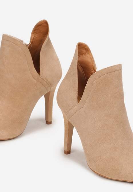 Ciemnobeżowe Botki na Szpilce z Wyciętym Bokiem Legu