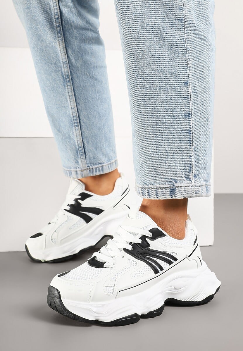 Białe Sneakersy na Platformie z Tłoczeniem i Metaliczną  Ozdobą Alarella