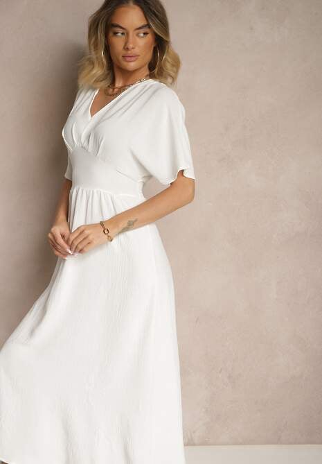 Biała Sukienka o Rozkloszowanym Kroju z Gumką w Talii Iffine