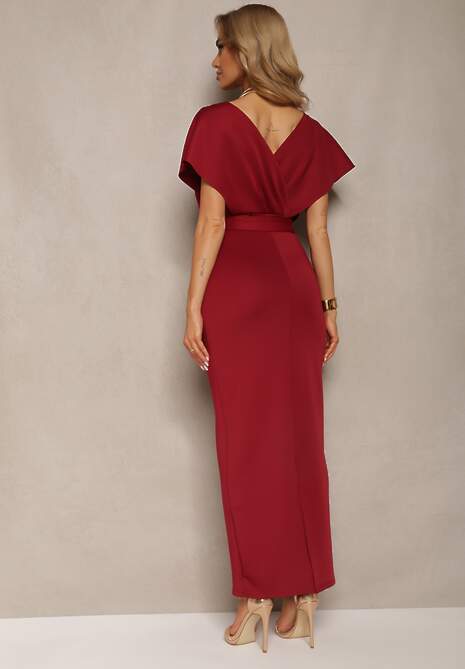Bordowa Sukienka Koktajlowa z Trójkątnym Dekoltem i Materiałowym Paskiem z Rozcięciem Wilni