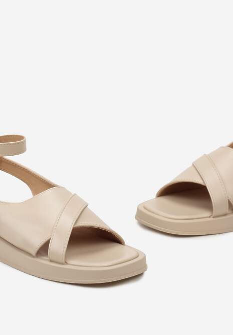 Beżowe Płaskie Sandały z Ozdobnymi Paskami i Zapięciem na Sprzączkę Alomoria