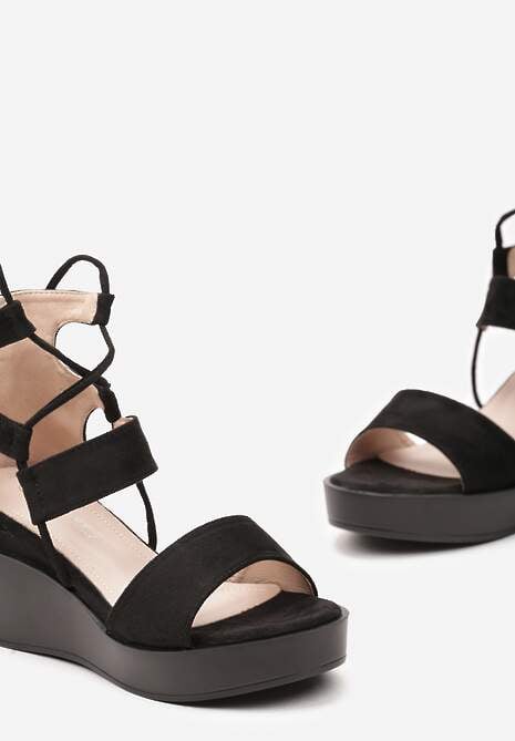 Czarne Sandały Wiązane Wokół Kostki na Koturnie z Platformą Righta