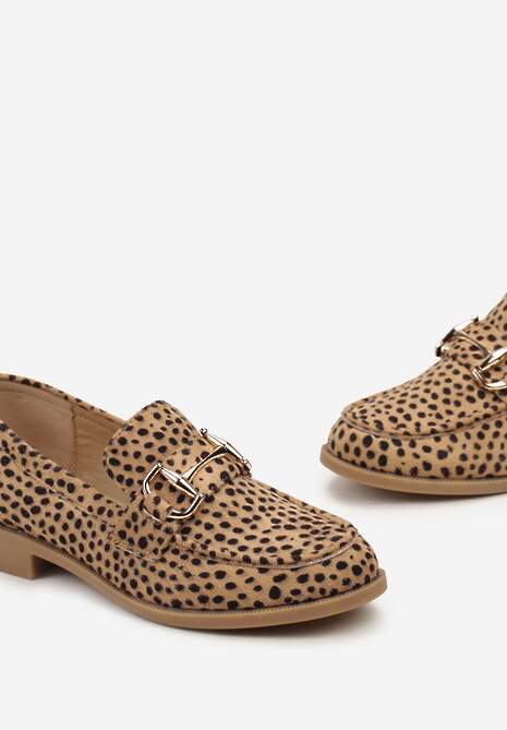 Brązowe Wsuwane Mokasyny Ozdobione Paskiem z Metalową Klamrą Tirnala